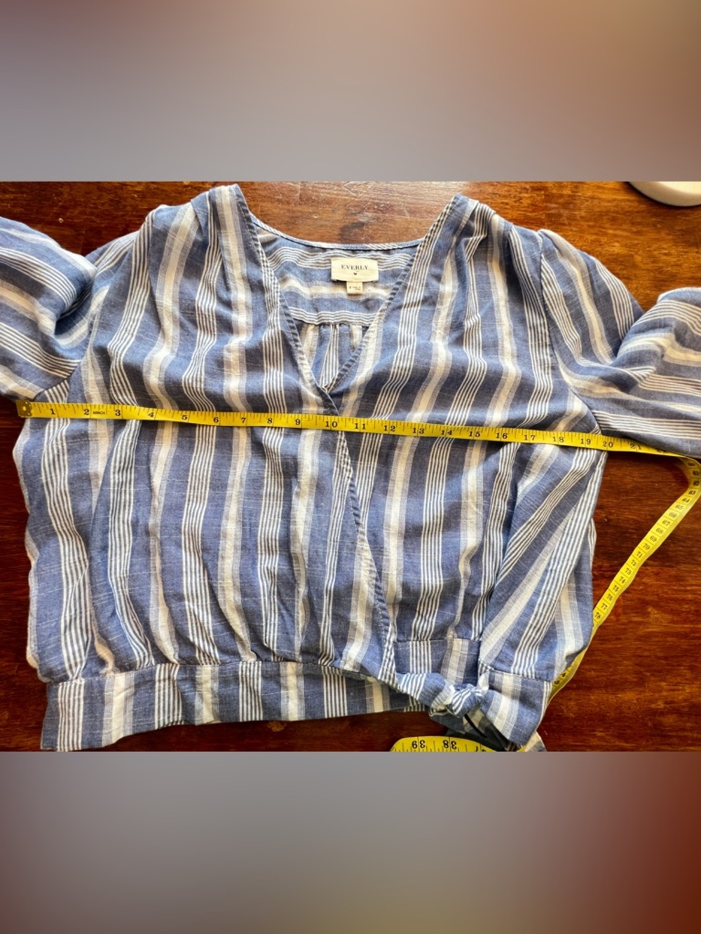 Everly Women's Striped V-Neck  Wrap Blouse Size M Blue White  Preppy Coastal - Picture 4 of 11